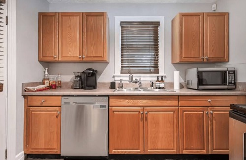 Berry Hill Casa | Mid Century Vibe / 2.5 Miles to Downtown