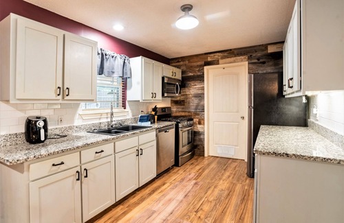 North Richland Hills Casa | Mid-Cities Oasis: Pool, Hot Tub, and Pet-Friendly