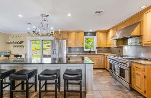 Newburgh Casa | Mid-Hudson Estate on 11 acres with pool
