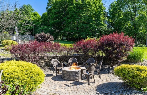 Newburgh Casa | Mid-Hudson Estate on 11 acres with pool