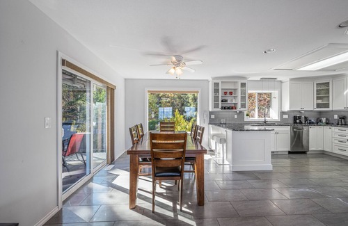Courtenay Casa | Mid Island Ocean View Paradise B&B