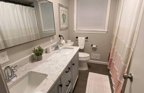Middletown Casa | Mid-Island Retreat: Home close to Newport