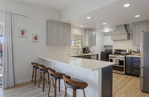 Tempe Casa | Mid Mod Desert Oasis - FREE Heated Pool by Old Town, ASU, Golf & Spring Training