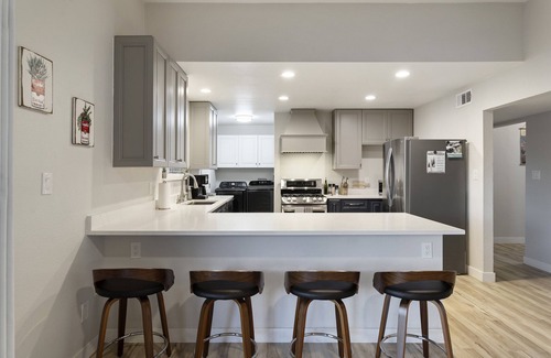Tempe Casa | Mid Mod Desert Oasis - FREE Heated Pool by Old Town, ASU, Golf & Spring Training