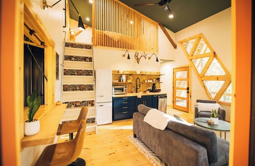 Dahlonega Cabina | Mid-Mod Tiny House in Dahlonega