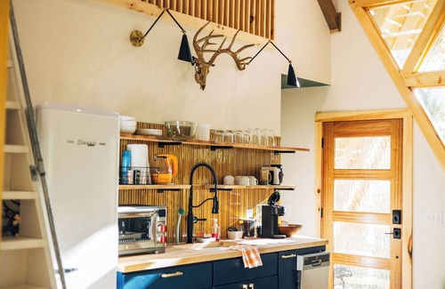 Dahlonega Cabina | Mid-Mod Tiny House in Dahlonega