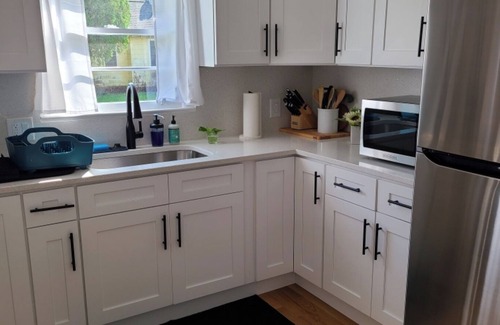 Live Oak Casa | Mid-term, open-floor home full of natural light. 10 min from the River District.