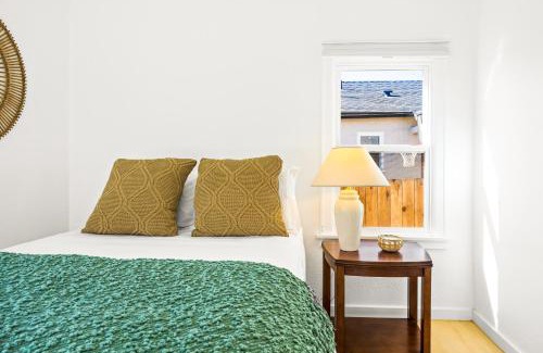 Ventura Casa | Mid-Town Escape