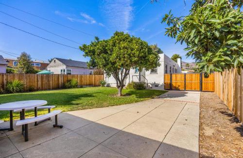 Ventura Casa | Mid-Town Escape