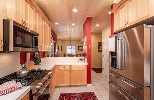 Carnelian Bay Casa | Lake View Home! Pasos a la playa y Gar Woods! Perro amigable! Tarifas semanales!