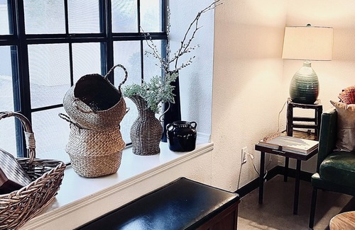 Raskin Estates Condominio | Midcentury 2 BR condo minutes from WM BJ and Super Bowl