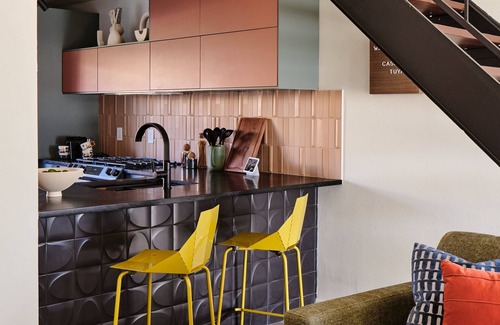 St. Edwards Apartamento | Midcentury Couples Designer Loft - Casa Tuya