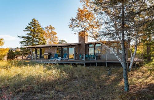Northport Casa | Midcentury home, private beach. large great room