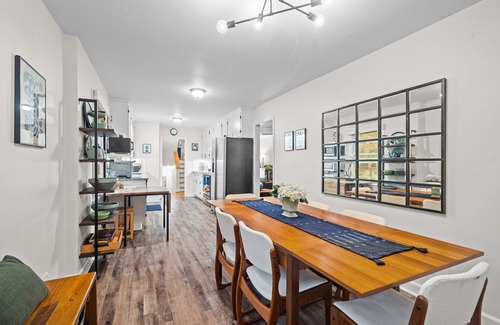 North Garrett Road Casa | Midcentury Home w/King suites near Duke/Downtown