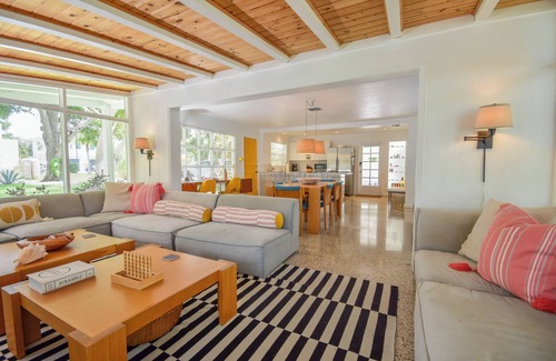 Arlington Park Casa | Midcentury Modern 3 BR - Piscina en Sarasota, cerca de las playas.