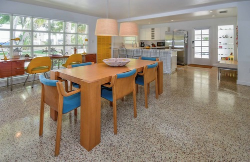 Arlington Park Casa | Midcentury Modern 3 BR - Piscina en Sarasota, cerca de las playas.