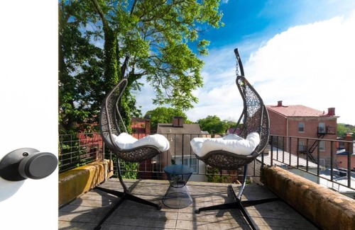 Historic District Casa | * Midcentury Modern Getaway * Prime Location *