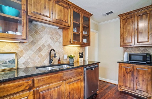 Fort Worth Casa | Midcentury Modern Home - Close to TCU/Dickies/Zoo!