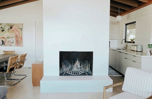 Happy Valley Casa | MidCentury with Mt Shasta Views