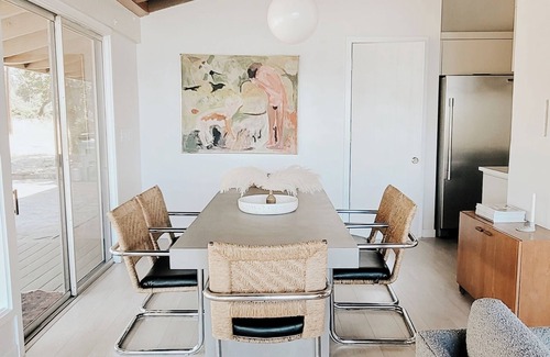 Happy Valley Casa | MidCentury with Mt Shasta Views