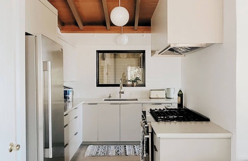 Happy Valley Casa | MidCentury with Mt Shasta Views