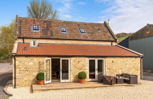 Dyrham Casa | Middle Barn