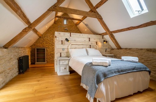 Dyrham Casa | Middle Barn