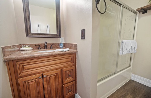 Woodlands Chalet De Esquí | Middle Bear Chalet -Perfect getaway for a weekend in the mountains!
