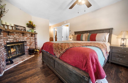 Woodlands Chalet De Esquí | Middle Bear Chalet -Perfect getaway for a weekend in the mountains!