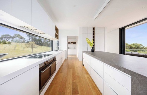 Red Hill South Apartamento | Middle of the Hill | Countryside Estate