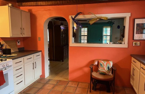 Taos Casa | Middle of Town Close to Everything