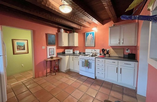 Taos Casa | Middle of Town Close to Everything