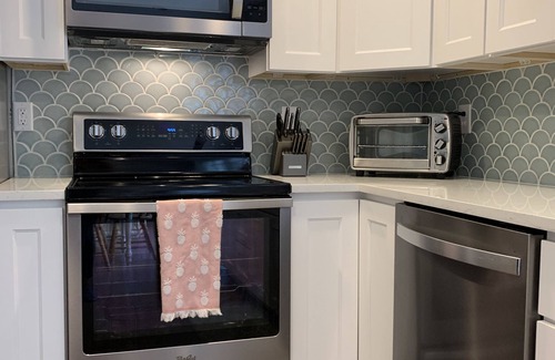 Ogden Casa | Middle Sound Loop Guest House