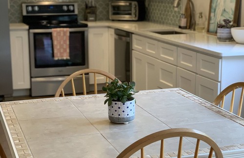 Ogden Casa | Middle Sound Loop Guest House