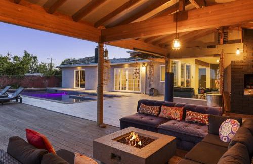 West Hills Casa | Middlebury Heights with Pool