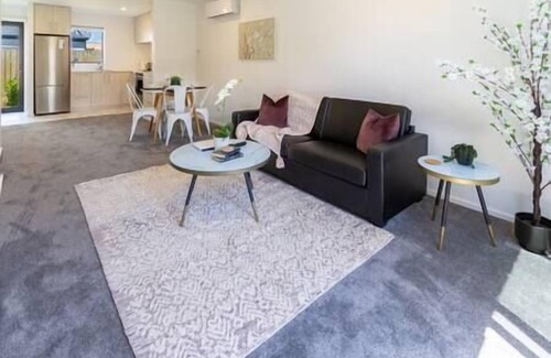 Upper Riccarton Casa | Middleton Park: 2 bed 1 bath w/Garage: Riccarton