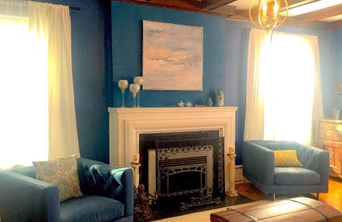 Midland Casa | Midland Manor 3-Bedroom Home with Pool