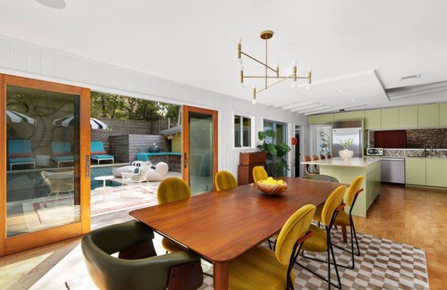 Zilker Casa | MidMod Bungalow 5BR Heated Pool