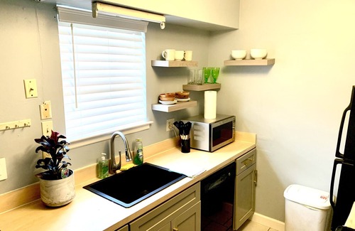 Berclair Casa | Midterm stay/job relocation/corporate travelers /construction workers