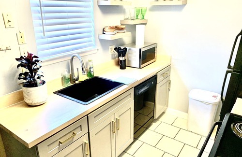 Berclair Casa | Midterm stay/job relocation/corporate travelers /construction workers