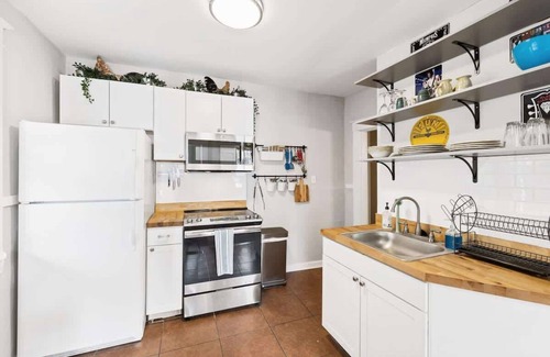 Midtown Apartamento | Midtown 2-Bedroom 1,000 sqft Apartment