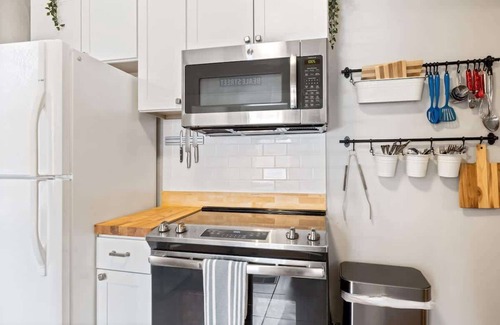 Midtown Apartamento | Midtown 2-Bedroom 1,000 sqft Apartment