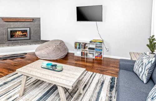 Tudor Area Casa | Midtown Anchorage Basecamp
