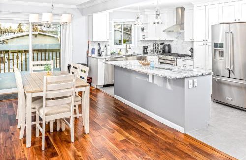 Tudor Area Casa | Midtown Anchorage Basecamp