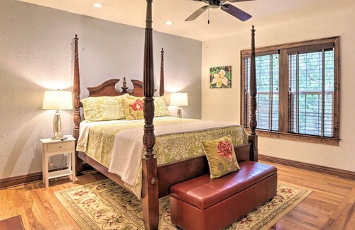 Lakeview Cabaña | 'Midtown Garden Cottage' w/ Backyard Garden!