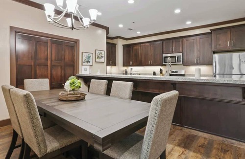 Visalia Apartamento | Midtown Loft 303 on Main St DT Visalia