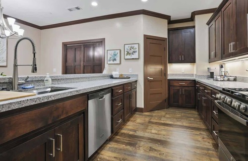 Visalia Apartamento | Midtown Loft 303 on Main St DT Visalia