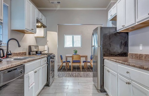 Cooper-Young Historic District Casa | Midtown Magic: Spacious Bungalow Steps from C-Y