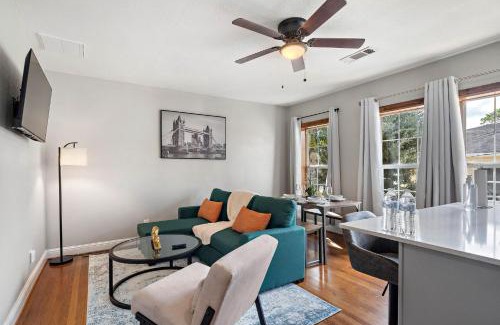 MacGregor Casa | Midtown, Med Center, Dt Home Games Patio Bbq