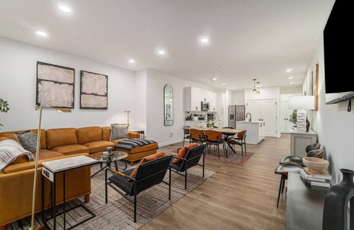 Kansas City Casa | Midtown New-Build 3bed 2.5bath By Plaza & Downtown